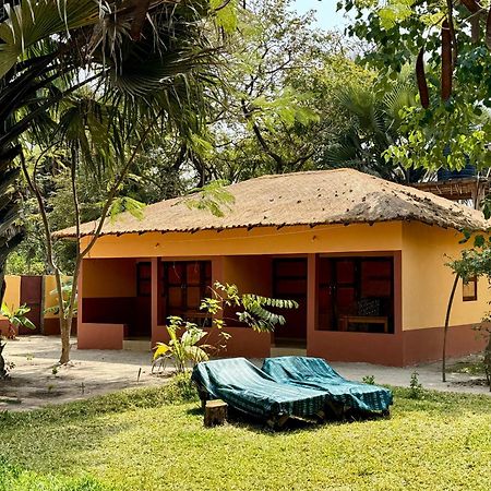Little'S Nature Retreat Kartong Exterior photo