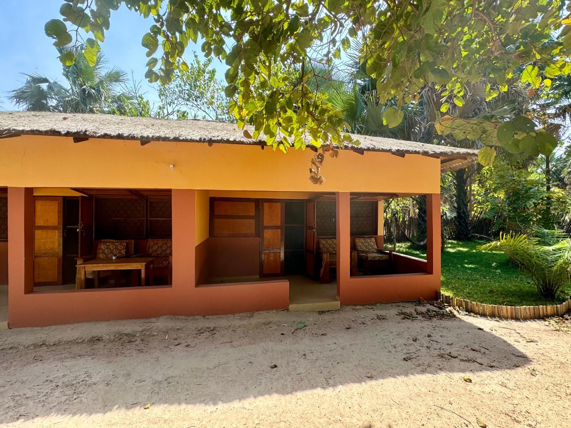 Little'S Nature Retreat Kartong Exterior photo