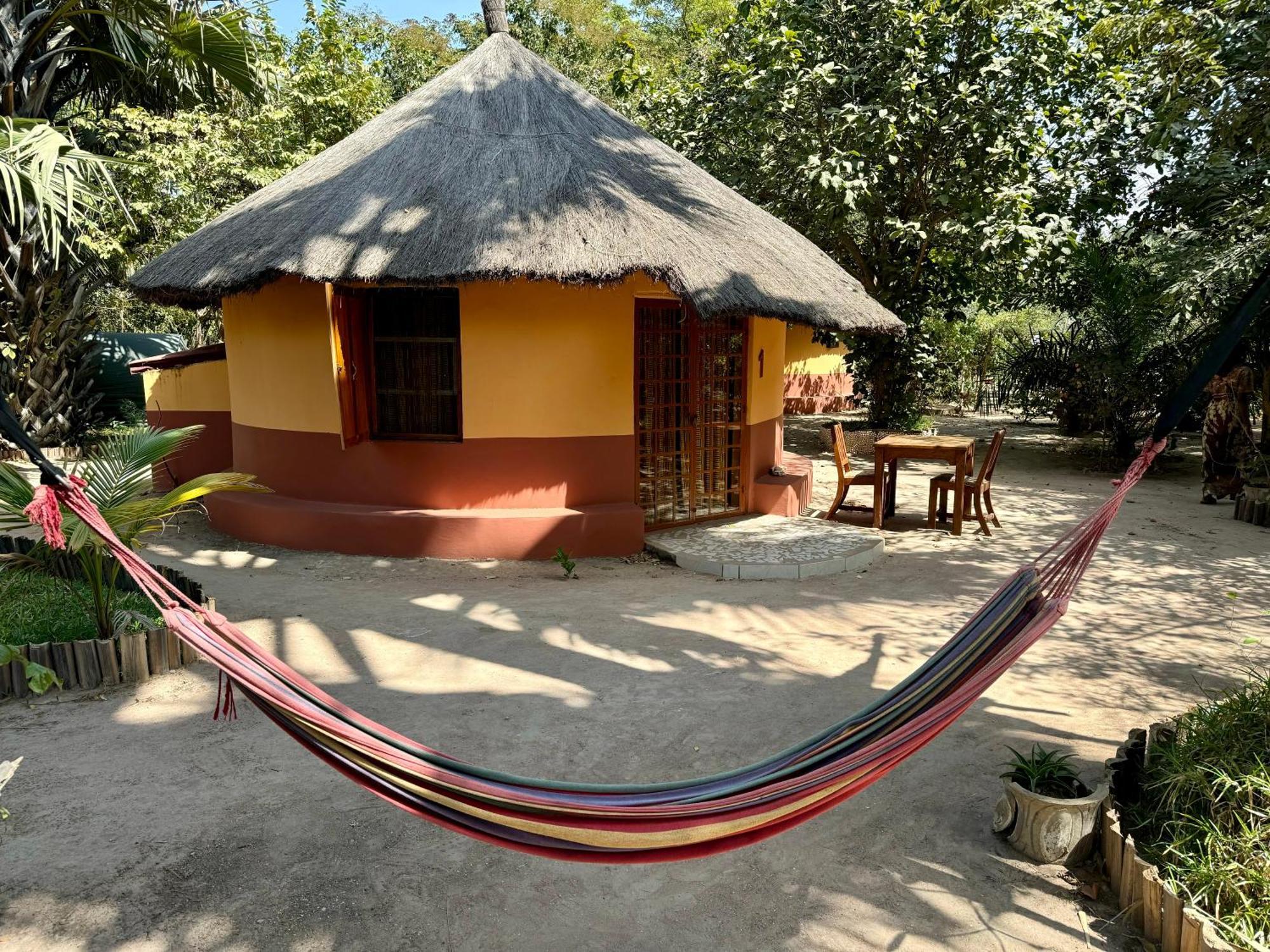 Little'S Nature Retreat Kartong Exterior photo